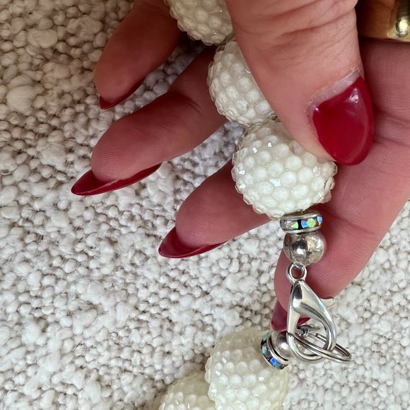 Cottage Phebes | White Necklace - Picture 3 of 3